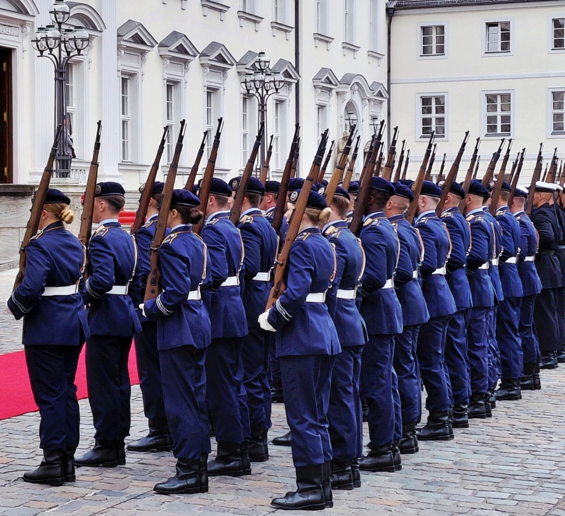  Zarówno Polska, jak i Niemcy potrzebują przemyślanych, długofalowych inwestycji w przemysł zbrojeniowy, a nie zakupów na łapu-capu - rozmowa z dr. Michałem Kuziem