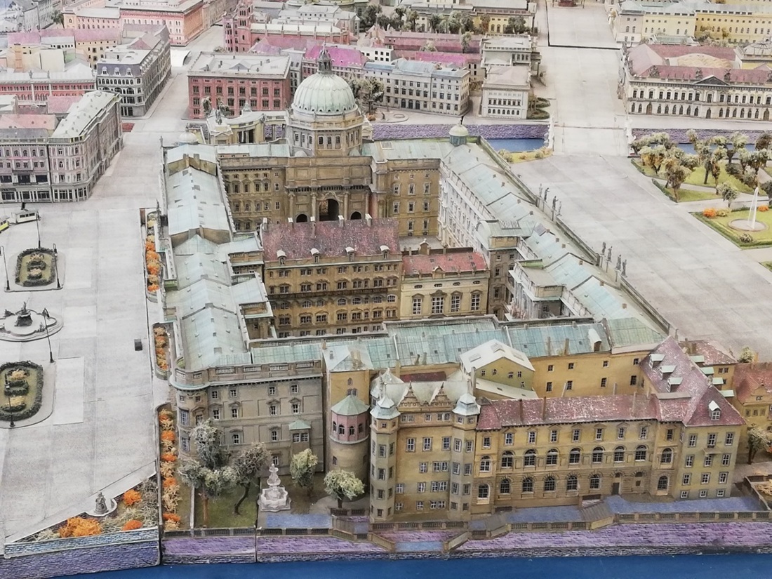  Lepszych Niemiec nie będzie; Europa Środkowo-Wschodnia jest dziś obszarem, w którym krzyżują się i ścierają wpływy dwóch ośrodków władzy - Moskwy  i Berlino-Brukseli