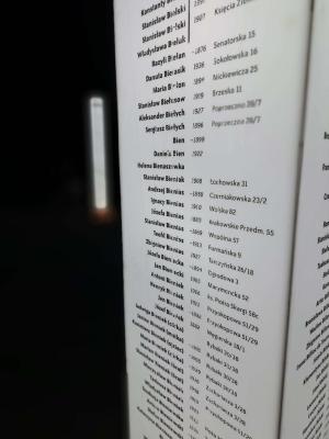   Historia nie jest - chyba - nauczycielką życia. Jest natomiast z całą pewnością jednym z najważniejszych instrumentów współczesnej polityki