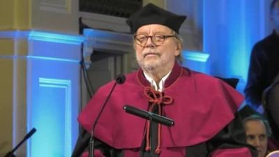  Każde pokolenie „myślicieli” na etacie musi uśmiercić Boga na różne sposoby – rozmowa z prof. Stefanem Grajkiem, eseistą i lekarzem 